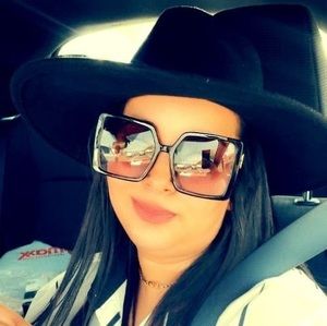 Meet your Posher, Fatima